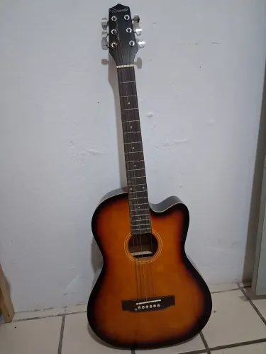 Violão semi-novo 550 R$ (negocia)
