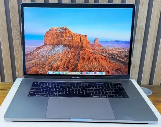 MacBook PRO 15.4 Polegadas A1990 2019 Touch Bar I7 2.2 Mem 16gb GPU AMD