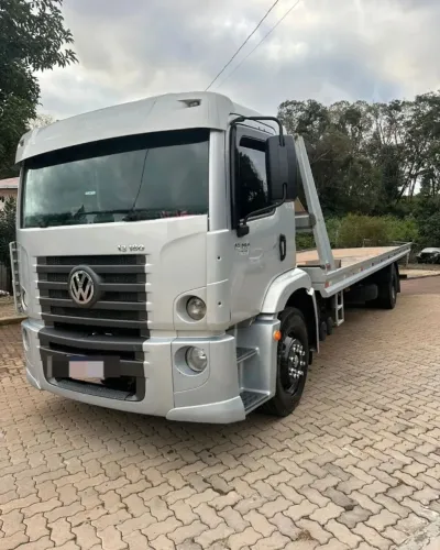 Vw 13180 plataforma guincho 2010
