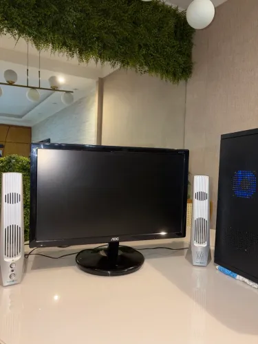PC + Monitor AOC 60Hz | i5 + 16GB RAM + GT 9800