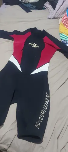 Roupa neoprene da mormai 200$$