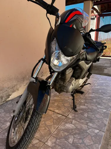 Vendo moto titan 150 