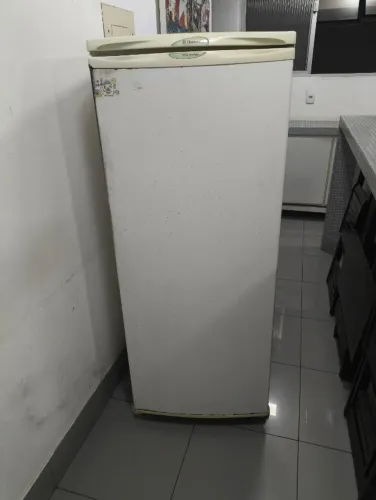 Geladeira Electrolux R310 (294 Litros) - Conservada e Funcionando Perfeitamente