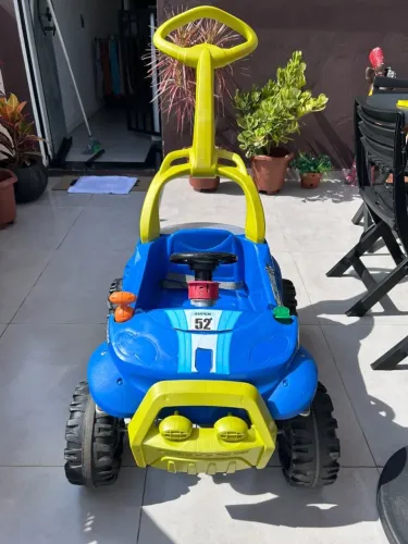 Carro de pedal Bandeirantes