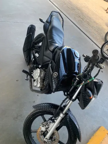 Moto de leilão bem novinha 2016