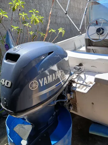 Motor Yamaha 40 hp 4 tempos 20 horas de uso 