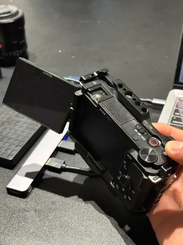 Vendo câmera zve10 + lente Viltrox 26mm