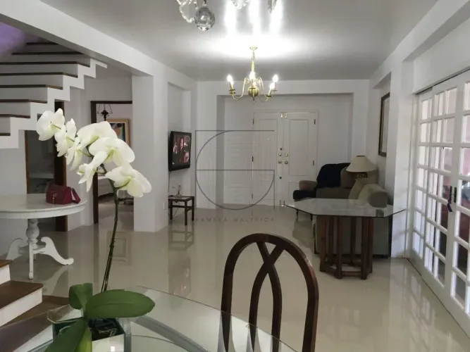 Casa à venda 700m da praia