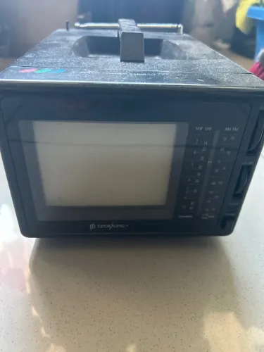 Mini TV Braksonic 5" (AM/FM) Título: Mini TV 5" Braksonic - Rádio AM/FM - Retrô/Decoração 