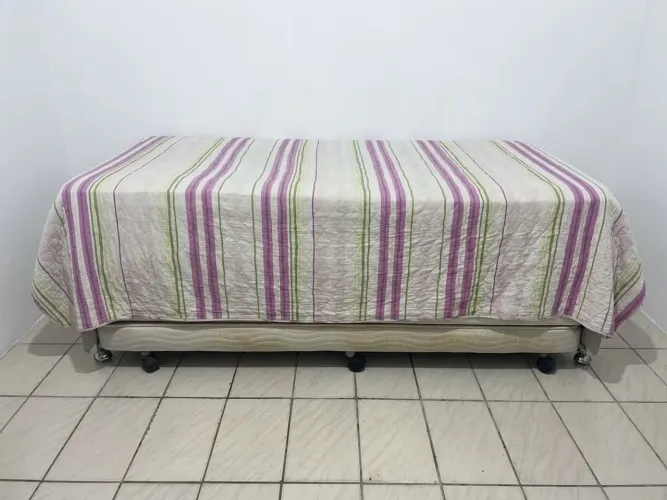 Cama de solteiro c/ cama auxiliar