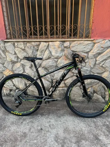 Bike Oggi 7.4 tamanho 17