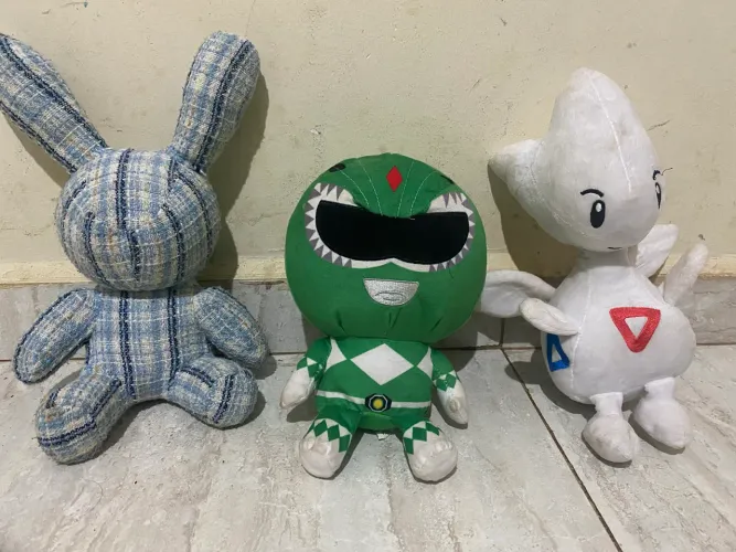 KIT DE PELÚCIAS - Coelho + Power Ranger Verde + Togepi Pokémon