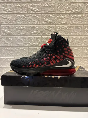 Tênis Nike LeBron 17 XVII Infrared Tamanho 40