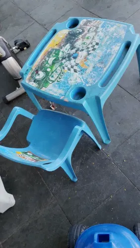 Mesinha e cadeirinha infantis 