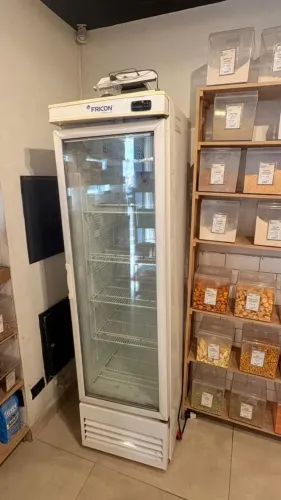 Freezer Expositor Vertical Fricon Porta de Vidro Comercial