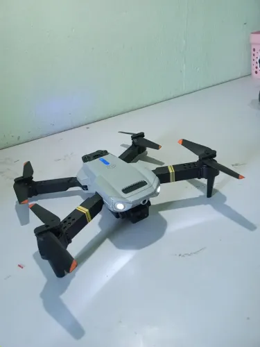 Drone de controle remoto seminovo