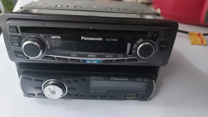 CD player rádio Panasonic Modelo CQ-1304L + Pioneer DEH-3250UB