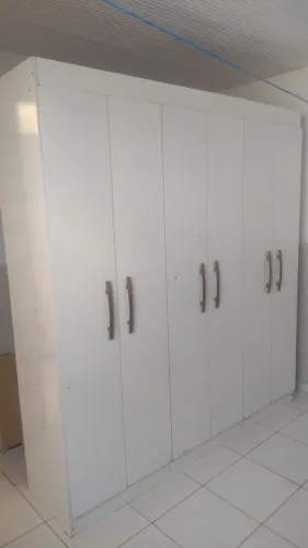 Guarda roupa em boas condições apenas marcas de uso na parte da frente tem que desmontar 