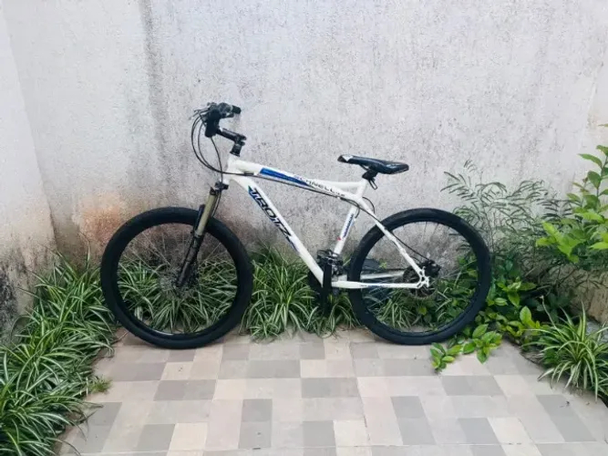 Bicicleta Trotz branco usada
