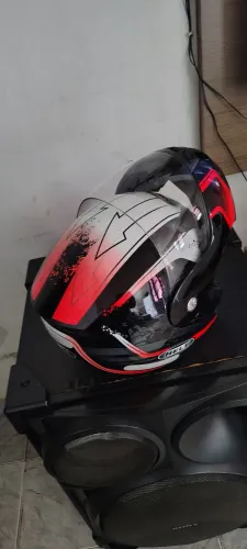 Um capacete helt articulado também 58 sem novo