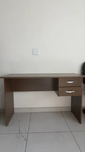 Mesa de escritório / Escrivaninha com 2 gavetas