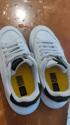 Vende se  um tênis Klin 