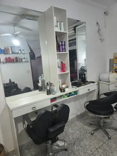 Espelho e balcão para salao