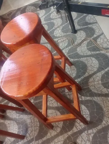 Jogo com 2 Banquetas de madeira maciça 239,00