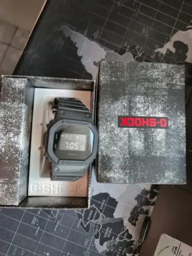 relógio casio g-shock dw-5600bb digital preto na caixa, sem marcas de uso