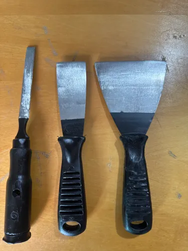 2 espátula e 1 formão 