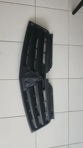Grade Dianteira Mitsubishi L200 Triton 2017 - PRETA (Estilo Esportivo) 