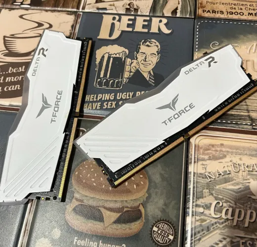 Memória 2x8 Gb DDR4 2666 MHz Delta R