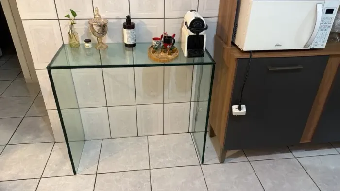 Aparador de vidro - 91cm x 35 cm