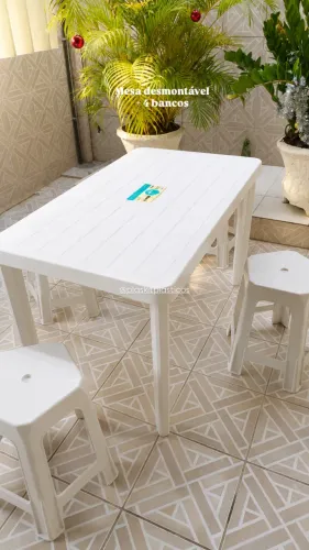 Mesa retangular + 4 bancos
