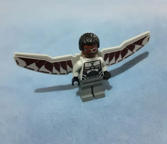 LEGO minifigura Falcon (Set 76050)