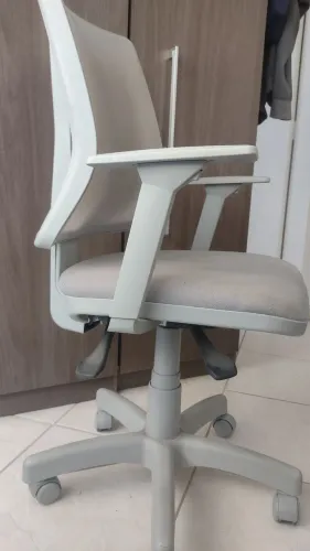 Cadeira Ergonômica c/ regulagens