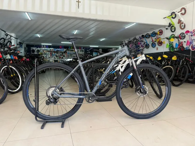 SUPER PROMOÇÃO - BICICLETA ARO 29 OGGI HACKER HDS C/ NOTA FISCAL E GARANTIA - SOMOS LOJA