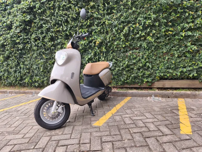 Moto elétrica Yadea M6H Autopropelido