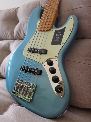 BAIXO FENDER PLAYER PLUS 