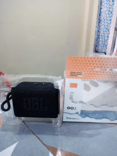 caixa portátil JBL GO3.
