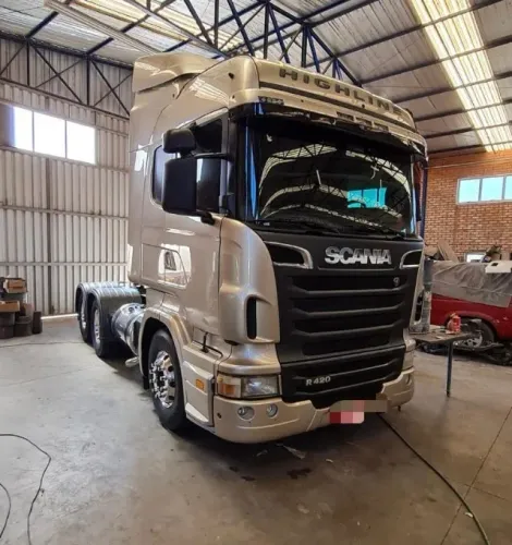 Scania R420 2011 6x2 único dono