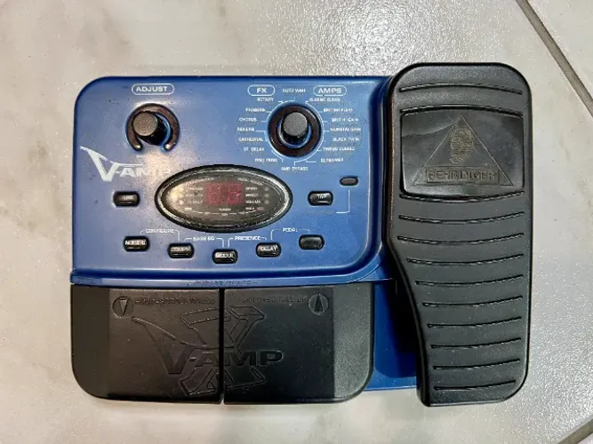 PEDALEIRA BEHRINGER X V-AMP