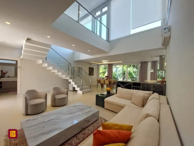 CASA COM 4 SUÍTES 454,84m² no RIO TAVARES EM CONDOMÍNIO FECHADO em Florianópolis SC