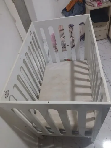 Vende-se Mini Berço usado, acompanha colchão e kits de berço 