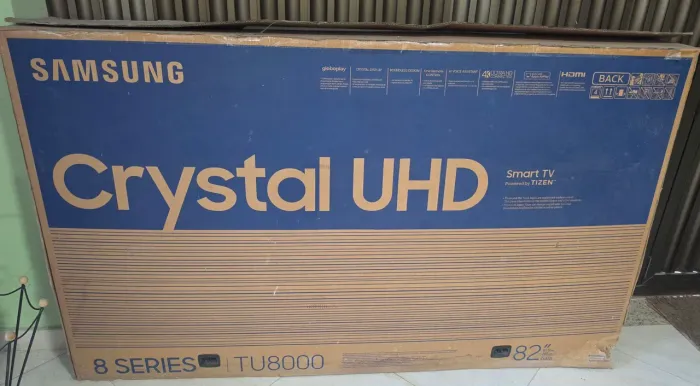 TV Samsung 82"