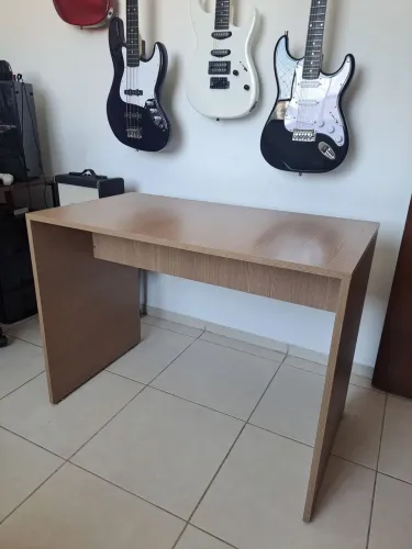 Mesa MDF amadeirado resistente