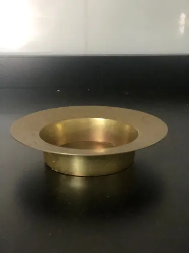 Cinzeiro metal ou suporte de vela vintage