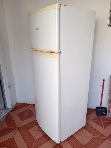 Vende se geladeira em boas condições 
