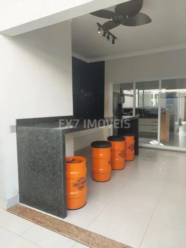 Casa de Condomínio à Venda em Sumaré-SP: 3 Quartos, 1 Suíte, 3 Salas, 4 Banheiros, 4 Vagas