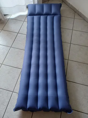 Colchão Inflável (2 unidades), para ambiente externo (piscina) ou campo. Acompanha Bomba.